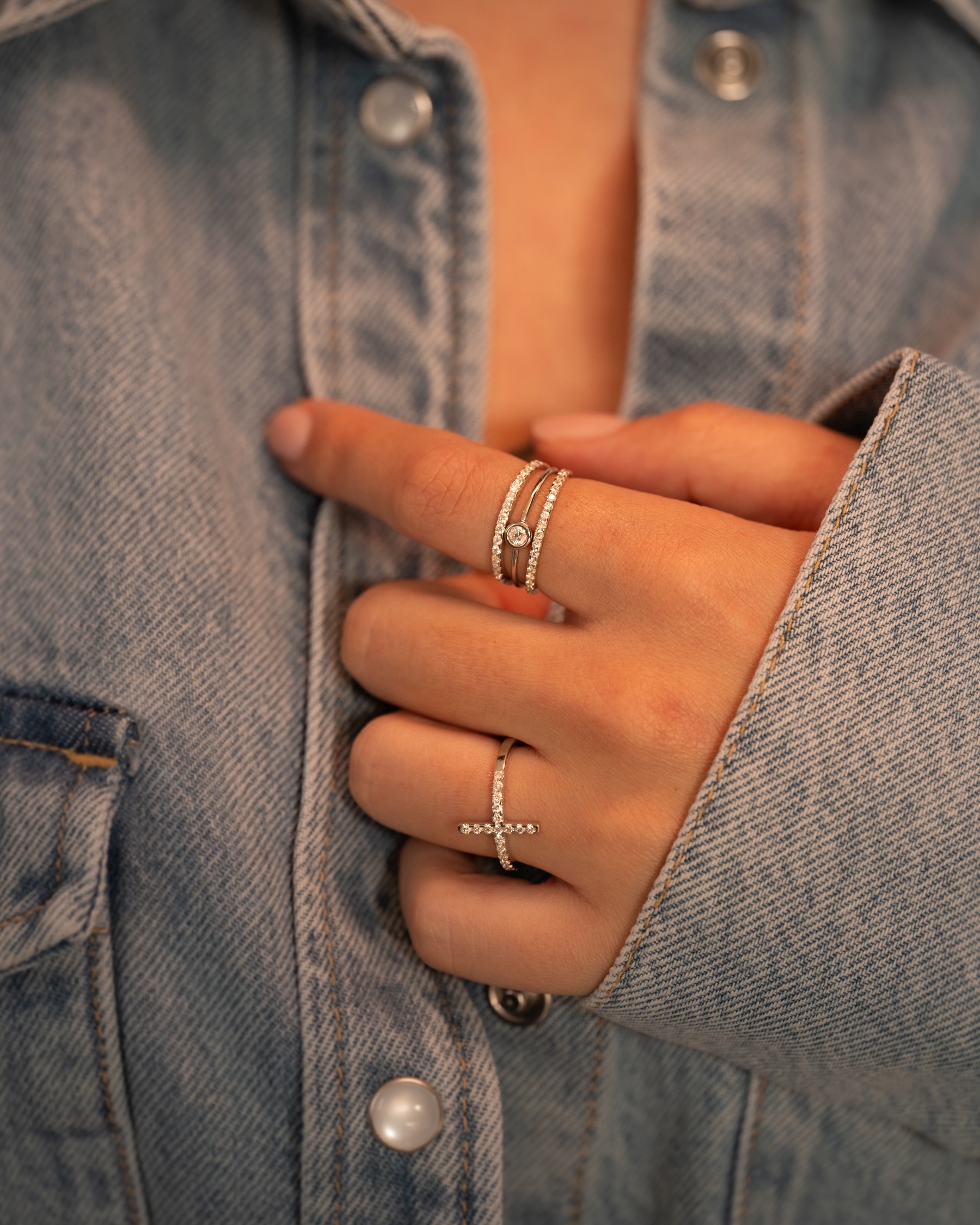 bague alliance or diamants blancs évidence demi tour aupiho joaillerie bague alliance or diamants blancs évidence demi tour aupiho joaillerie