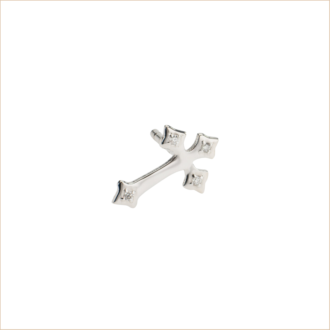 boucle d'oreille croix or blanc et diamants blancs or recyclé 18 carats aupiho joaillerie illusion boucle d'oreille croix or blanc et diamants blancs or recyclé 18 carats aupiho joaillerie illusion