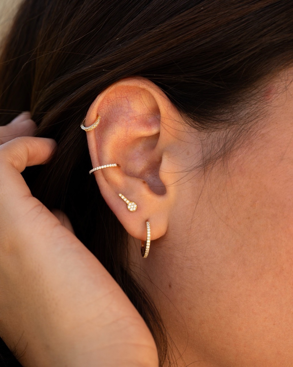 boucle d'oreille piercing creole earcuff cle divine xl or jaune et diamants blancs or recyclé 18 carats aupiho joaillerie boucle d'oreille piercing creole earcuff cle divine xl or jaune et diamants blancs or recyclé 18 carats aupiho joaillerie