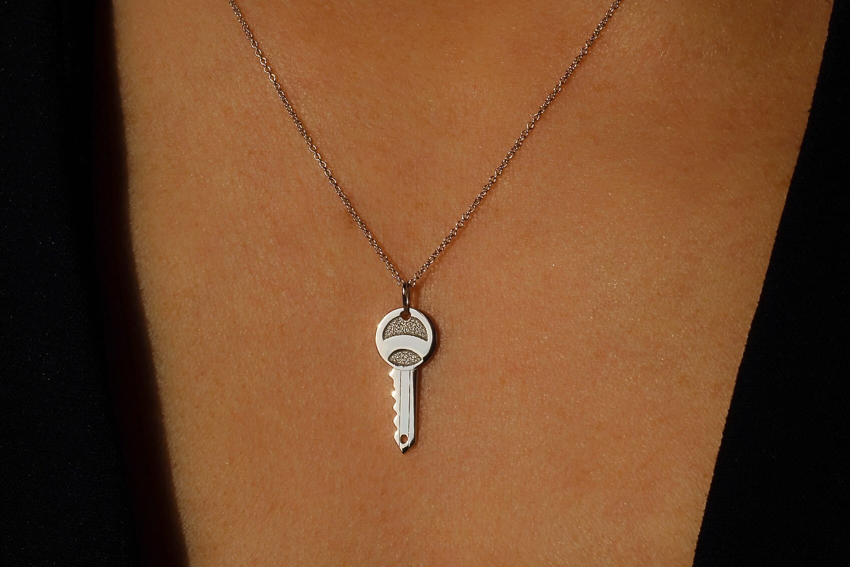 collier clé or blanc or recyclé 18 carats aupiho joaillerie