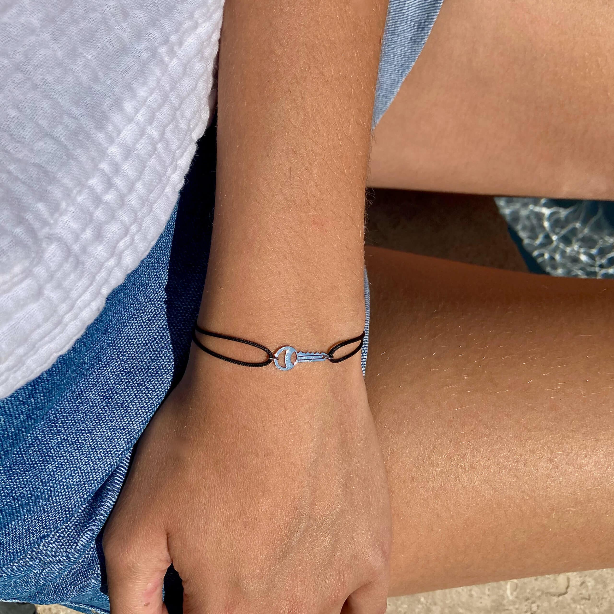 bracelet cordon clé sésame or 18 carats aupiho joaillerie bracelet cordon clé sésame or 18 carats aupiho joaillerie