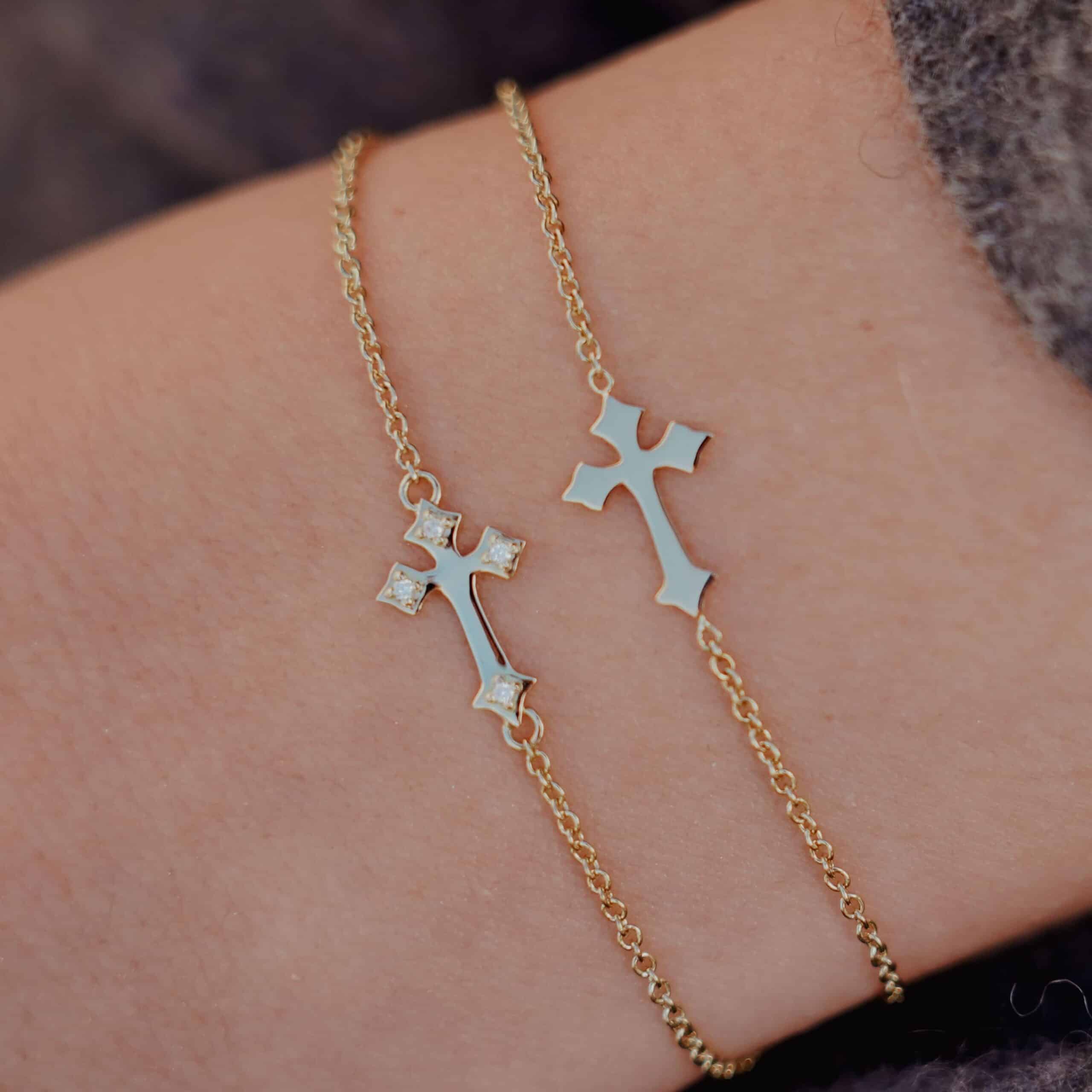 bracelet croix or jaune et diamants blancs or recyclé 18 carats aupiho joaillerie bracelet croix or jaune et diamants blancs or recyclé 18 carats aupiho joaillerie