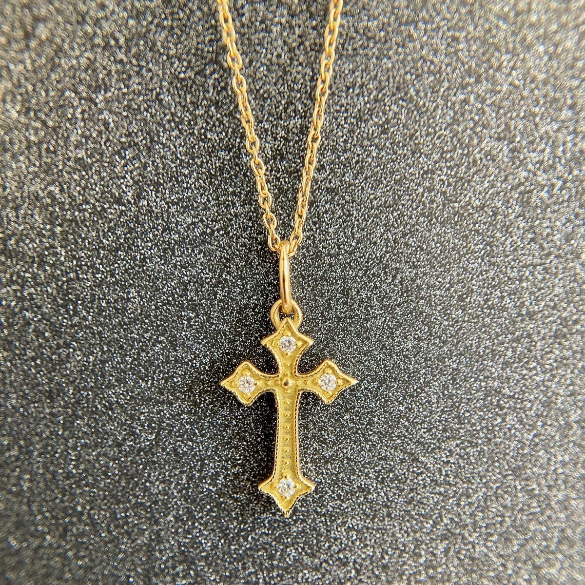 collier croix or jaune et diamants blancs or recyclé 18 carats aupiho joaillerie collier croix or jaune et diamants blancs or recyclé 18 carats aupiho joaillerie