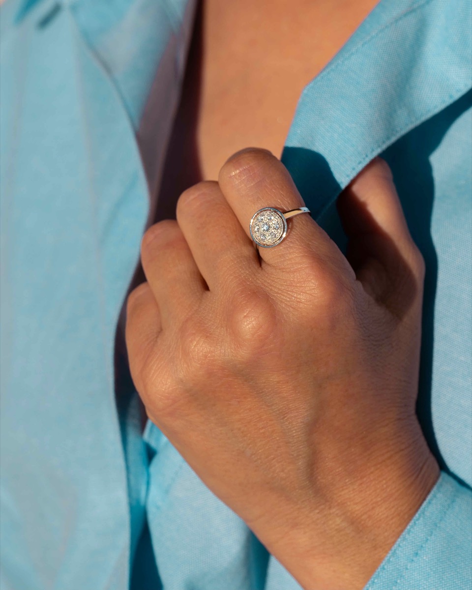 bague-taime-etincelle-diamants-orblanc-fiancaille-aupiho-joaillerie-1 bague fiancaille or blanc pavée de diamants blancs or recyclé