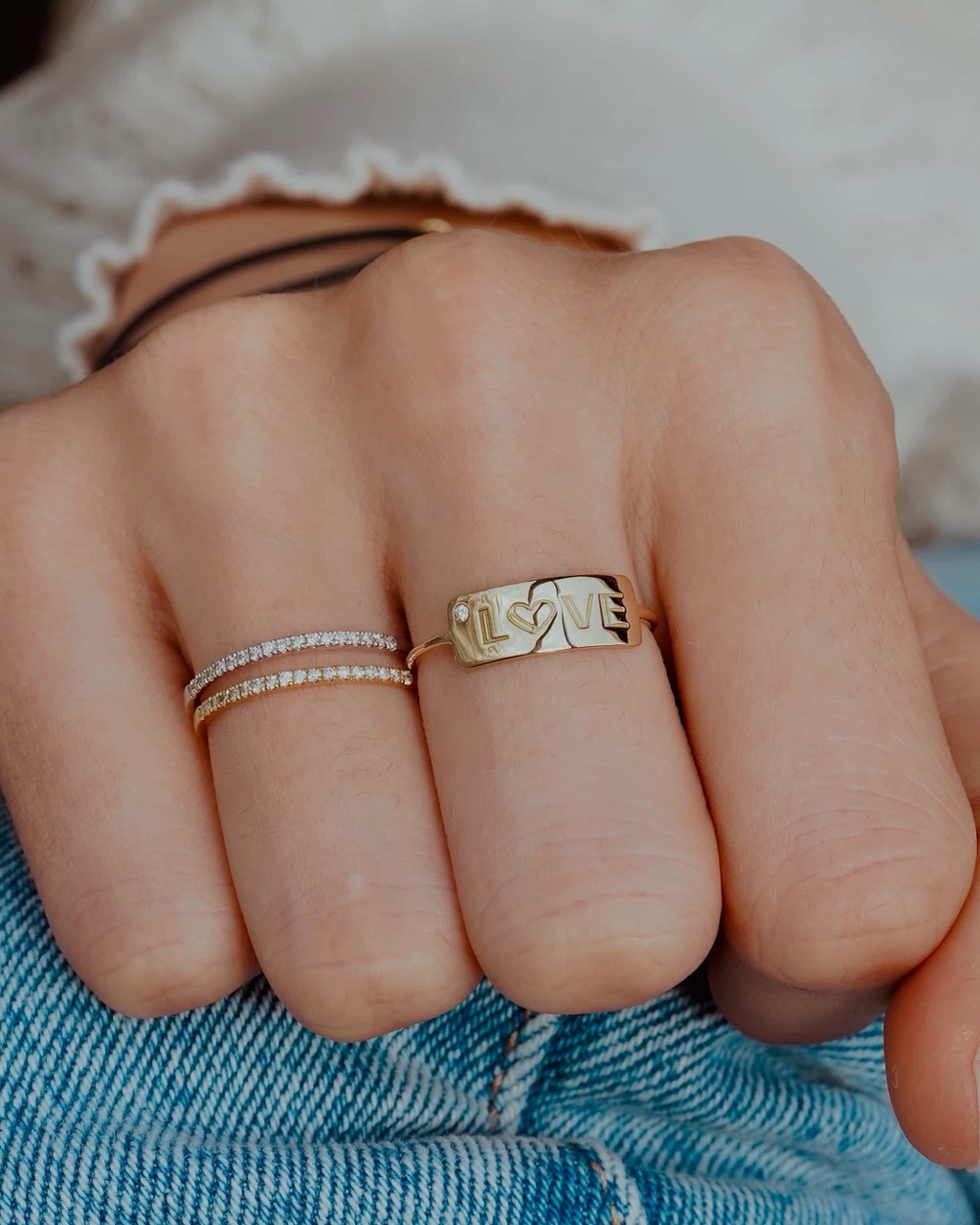 bague-ruban-love-or-recyclé-diamant-blanc-aupiho-joaillerie bague-ruban-love-or-recyclé-diamant-blanc-aupiho-joaillerie