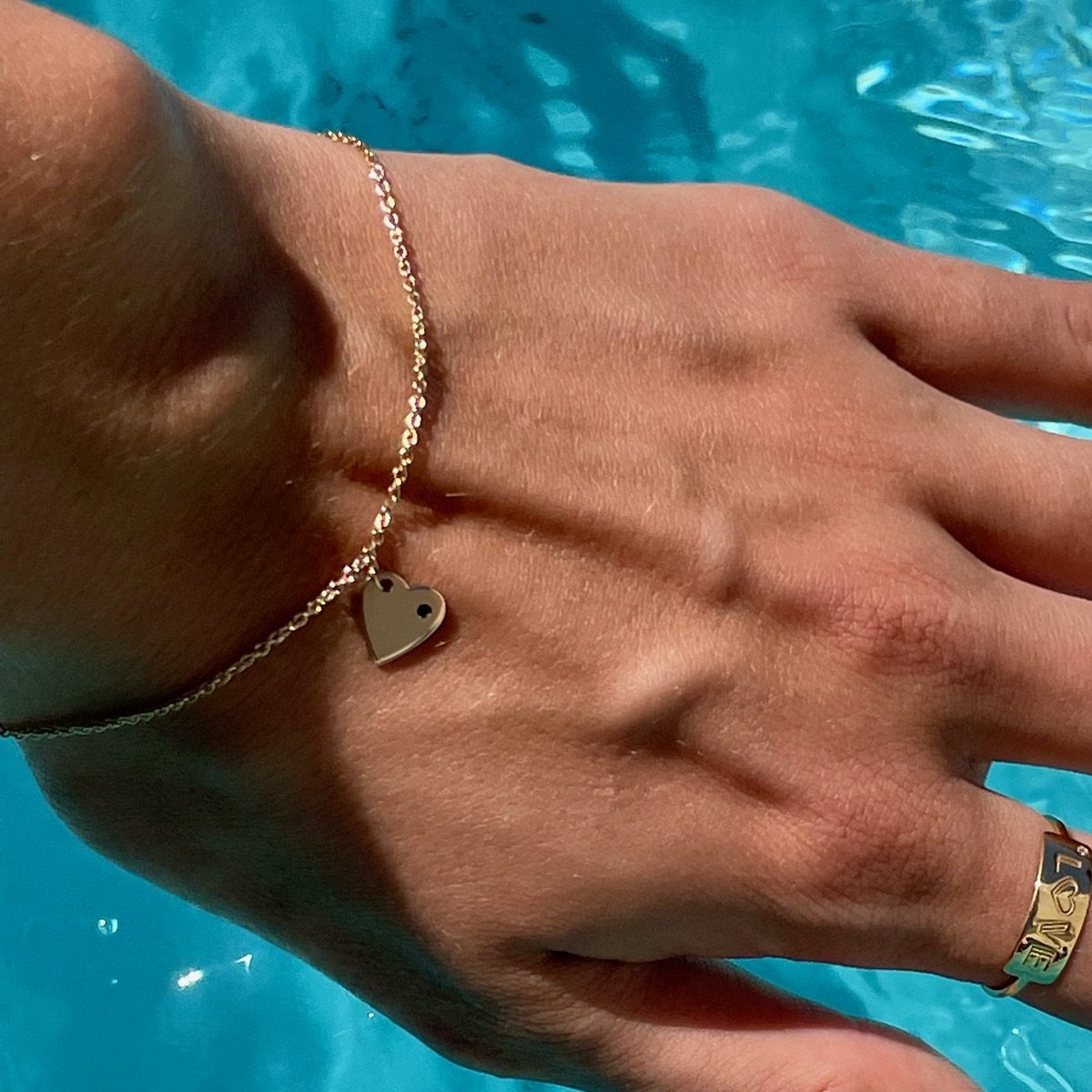 bracelet coeur chaine fine or rose et diamant noir or recyclé 18 carats aupiho joaillerie bracelet coeur chaine fine or rose et diamant noir or recyclé 18 carats aupiho joaillerie