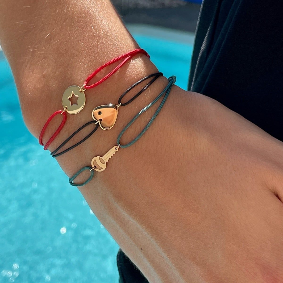 bracelet cordon coeur or jaune et diamant noir or recyclé 18 carats aupiho joaillerie bracelet cordon coeur or jaune et diamant noir or recyclé 18 carats aupiho joaillerie