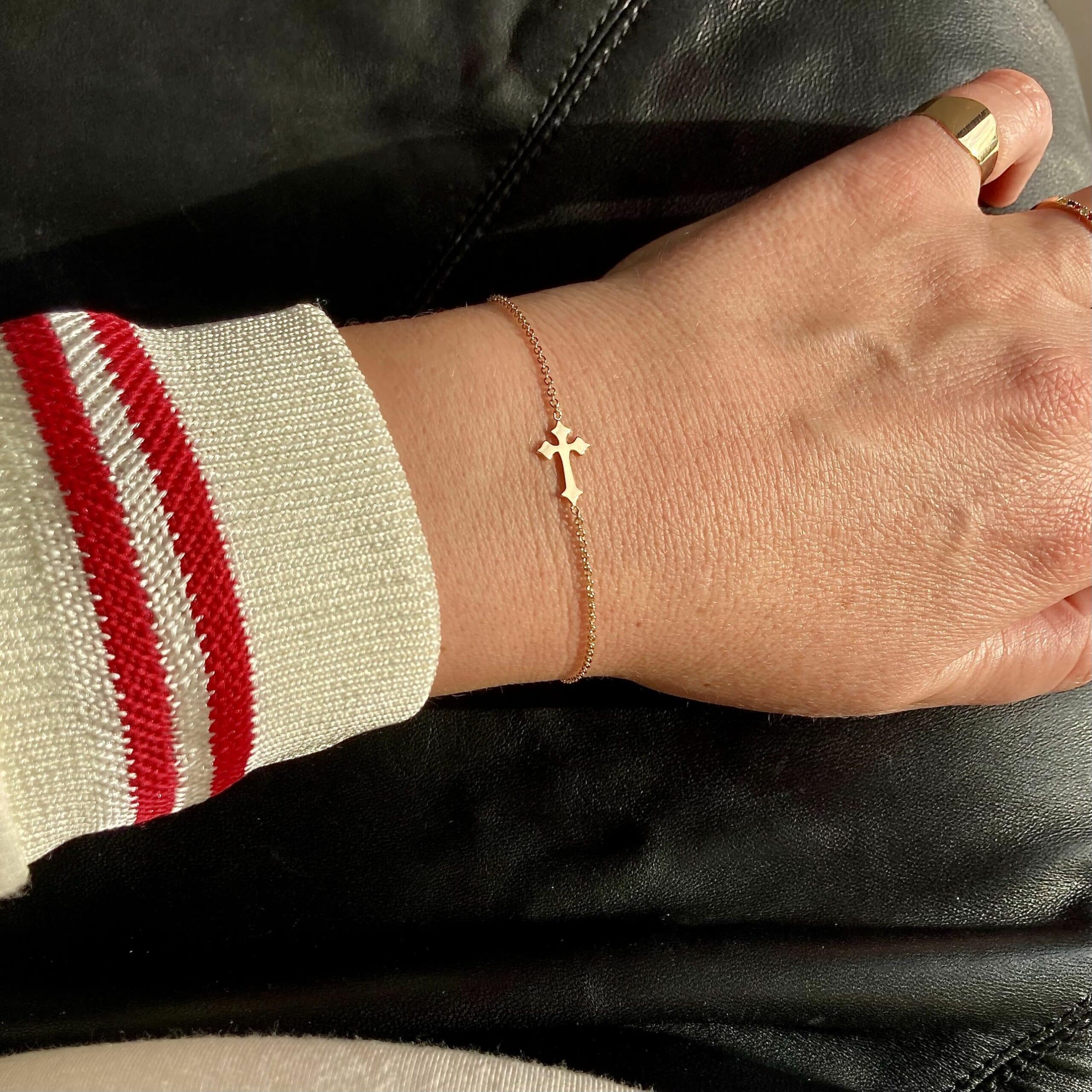 bracelet croix chaine or jaune or recyclé 18 carats aupiho joaillerie bracelet croix chaine or jaune or recyclé 18 carats aupiho joaillerie