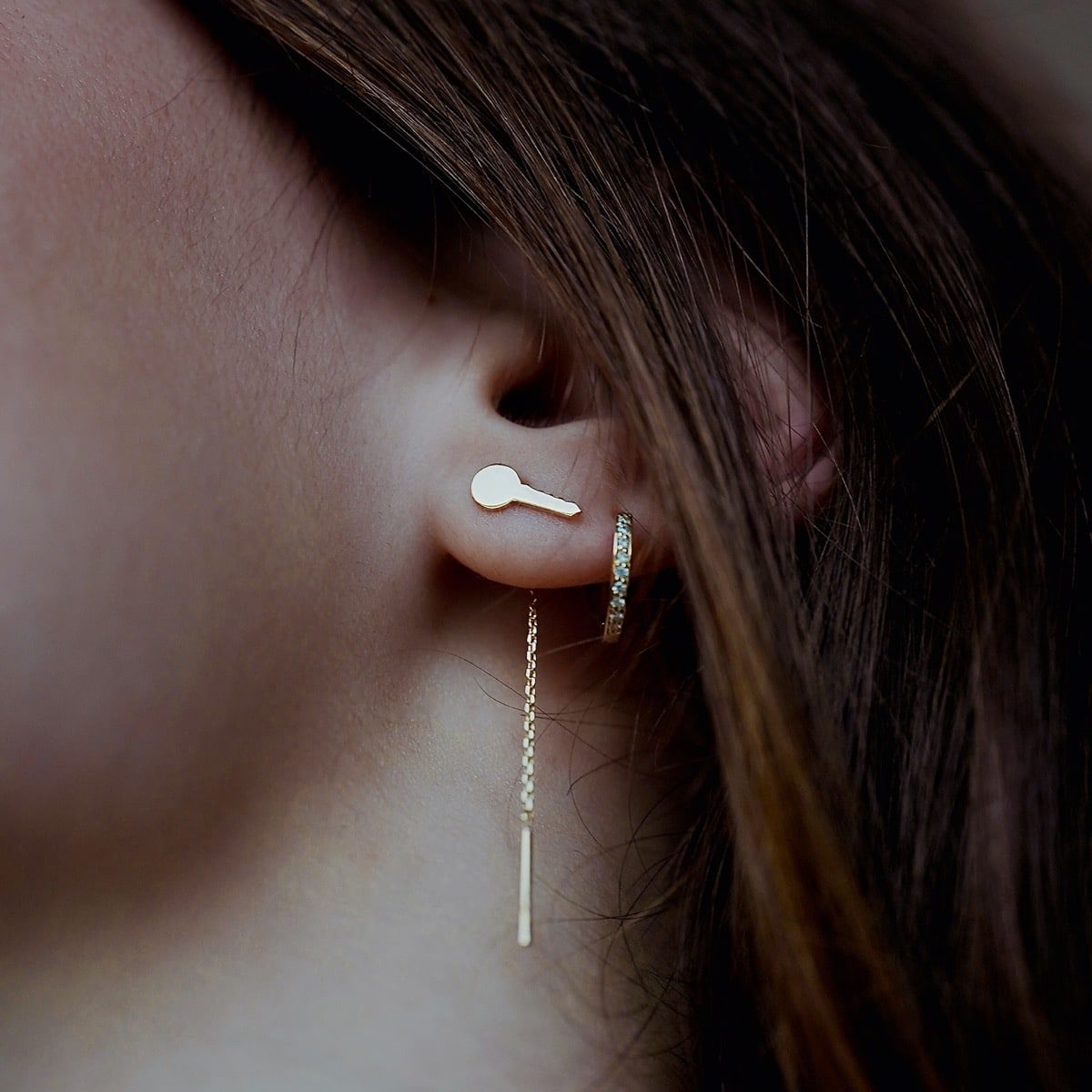 boucle d'oreille clé chaine or jaune or recyclé 18 carats sésame aupiho joaillerie