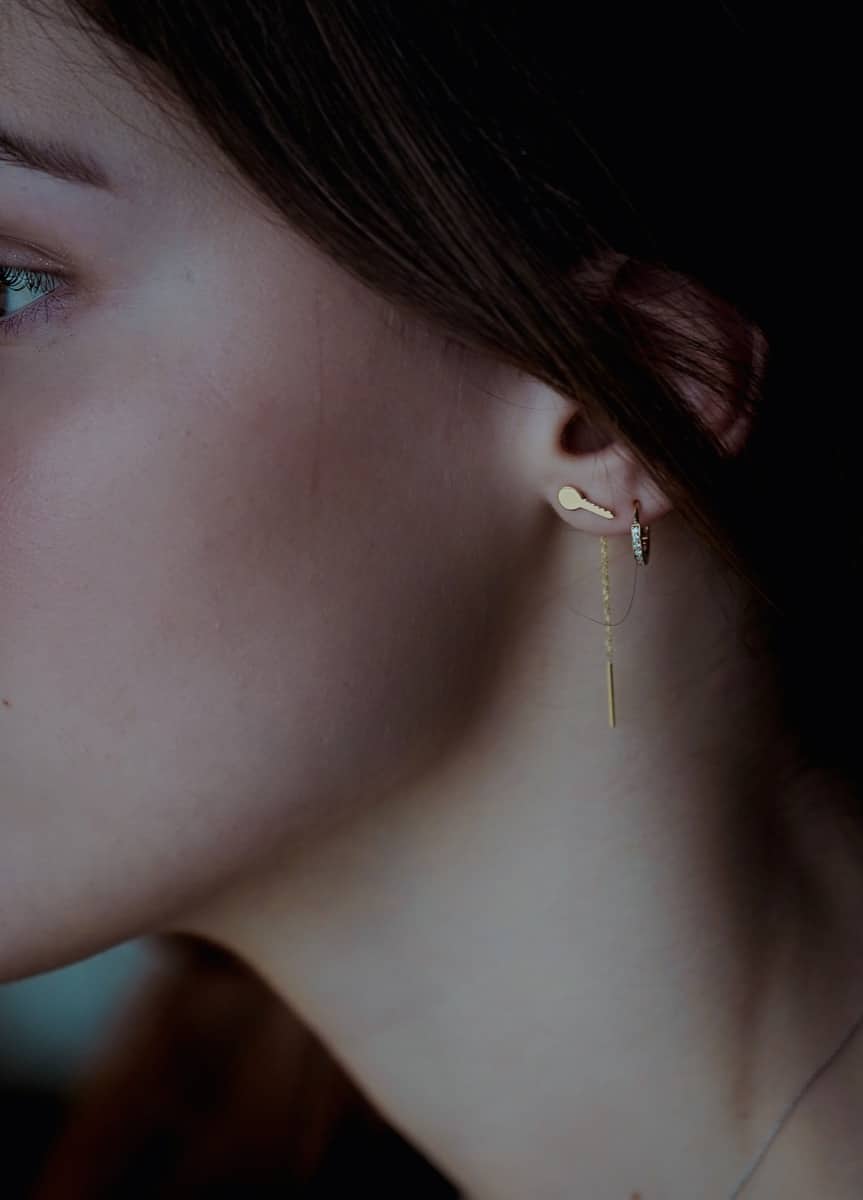 boucle d'oreille clé chaine or jaune or recyclé 18 carats sésame aupiho joaillerie sésame