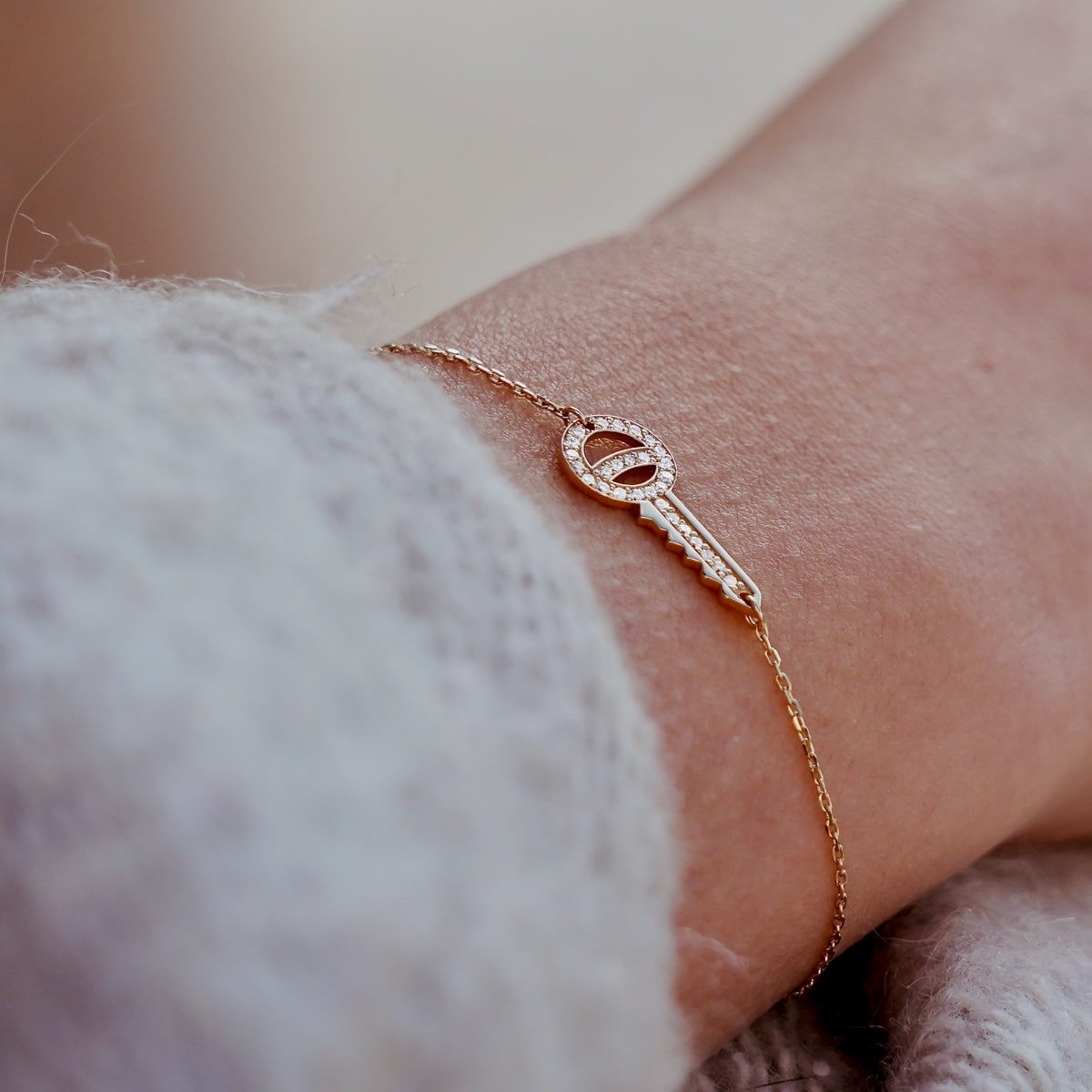 bracelet clé or jaune et diamants blancs or recyclé 18 carats sésame aupiho joaillerie bracelet clé or jaune et diamants blancs or recyclé 18 carats sésame aupiho joaillerie