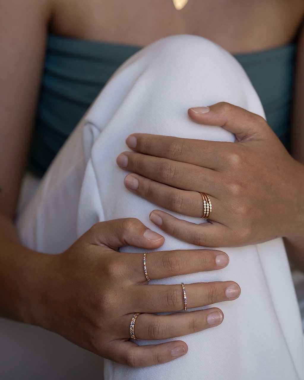 bagues-ines-arcenciel-diamantsblancs-saphirs-orjaune-18carats-aime-aupiho-joaillerie bagues-ines-arcenciel-diamantsblancs-saphirs-orjaune-18carats-aime-aupiho-joaillerie