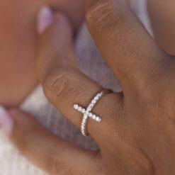bague-croix-diamants-orblanc-captive-aupiho-joaillerie