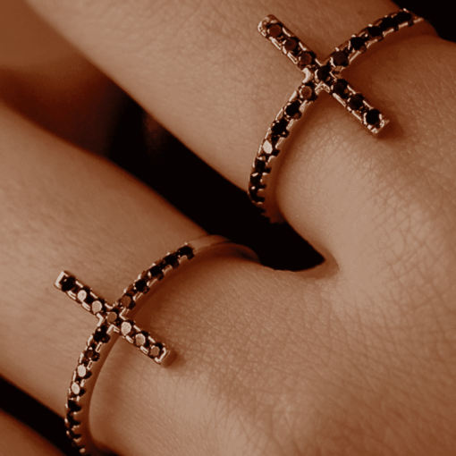 bague croix sertie diamants noirs rock glamour or 18 carats recyclé or jaune duo aupiho joaillerie