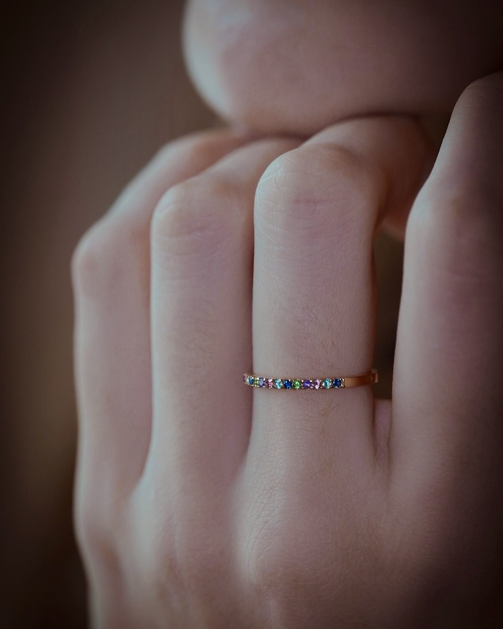 bague-pierres-precieuses-or-jaune-18-carats-arc-en-ciel-aupiho-joaillerie bague-pierres-precieuses-or-jaune-18-carats-arc-en-ciel-aupiho-joaillerie