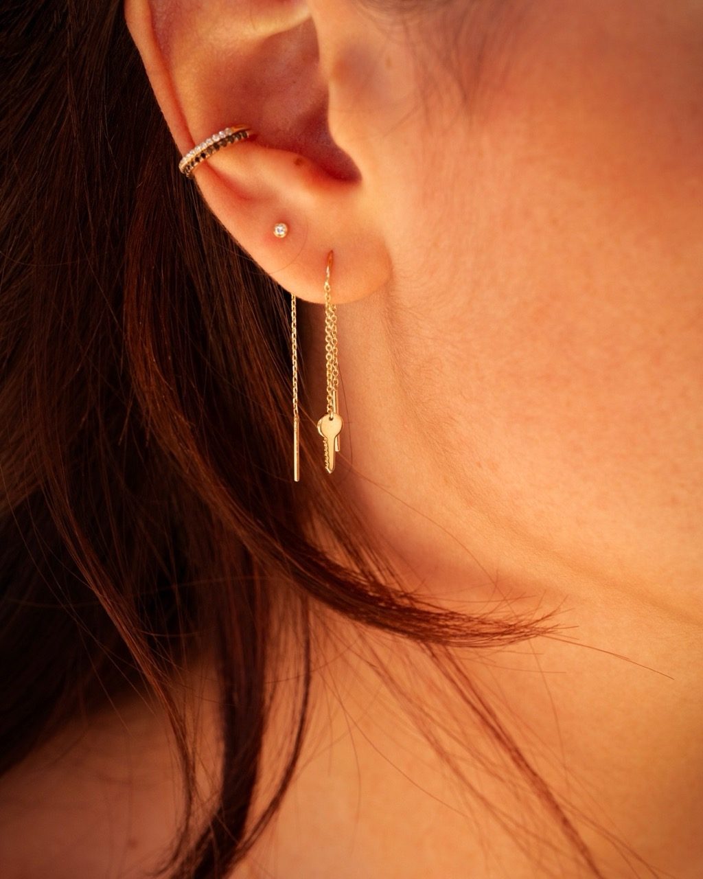 boucle d'oreille chaine cle earcuff or jaune et diamants or recyclé 18 carats sesame alice aime aupiho joaillerie boucle d'oreille chaine cle earcuff or jaune et diamants or recyclé 18 carats sesame alice aime aupiho joaillerie