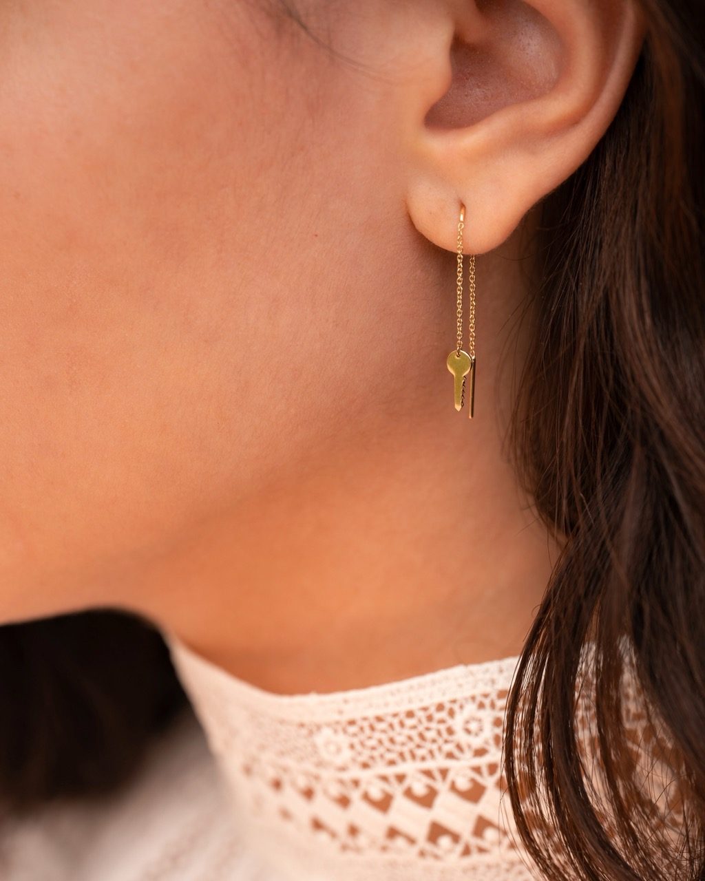 boucle d'oreille clé double chaine or recyclé 18 carats sesame aupiho joaillerie boucle d'oreille clé double chaine or recyclé 18 carats sesame aupiho joaillerie