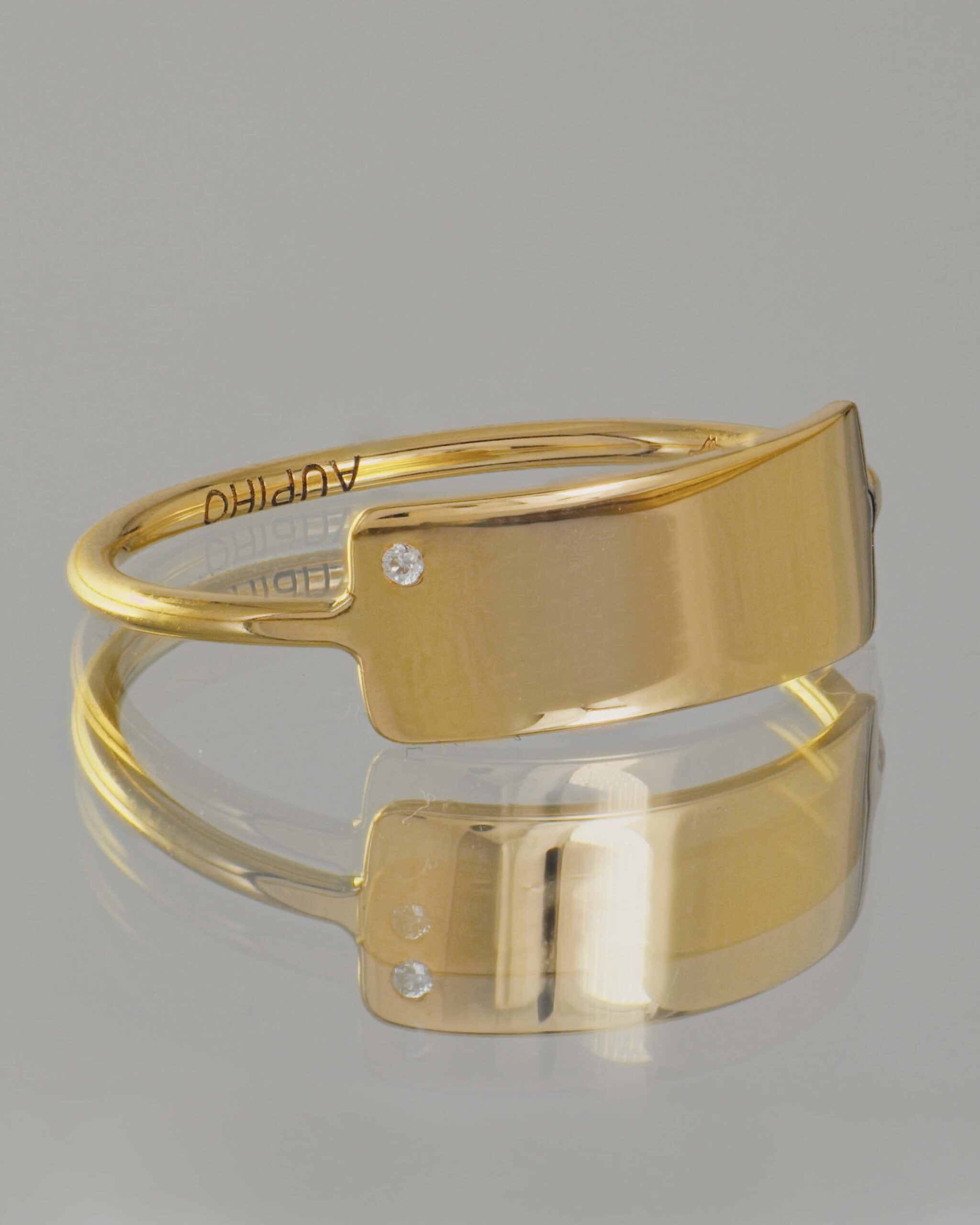 bague-en-or-jaune-et-diamant-ruban-mia-aupiho-joaillerie bague-en-or-jaune-et-diamant-ruban-mia-aupiho-joaillerie