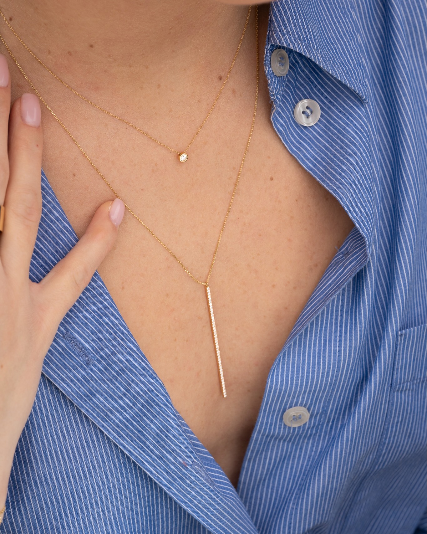 collier-barrette-longue-diamants-or-jaune-aupiho-joaillerie collier barrette longue diamants or jaune aupiho joaillerie