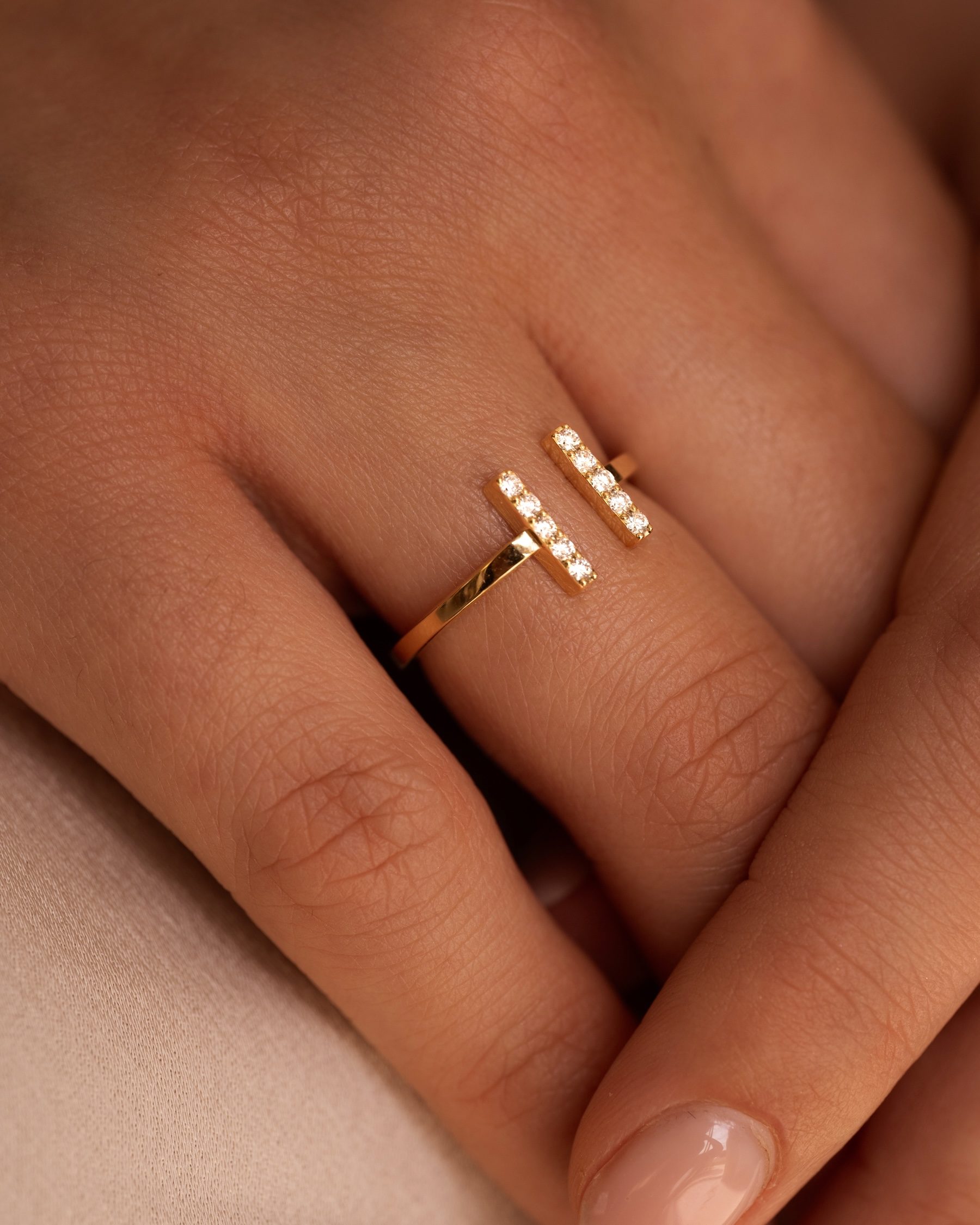 bague barrette or jaune et diamants blancs or recyclé 18 carats tandem aupiho joaillerie bague barrette or jaune et diamants blancs or recyclé 18 carats tandem aupiho joaillerie