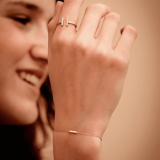bracelet chaîne fine pendentif barrette sertie diamants blancs or jaune 18 carats recyclé aupiho joaillerie