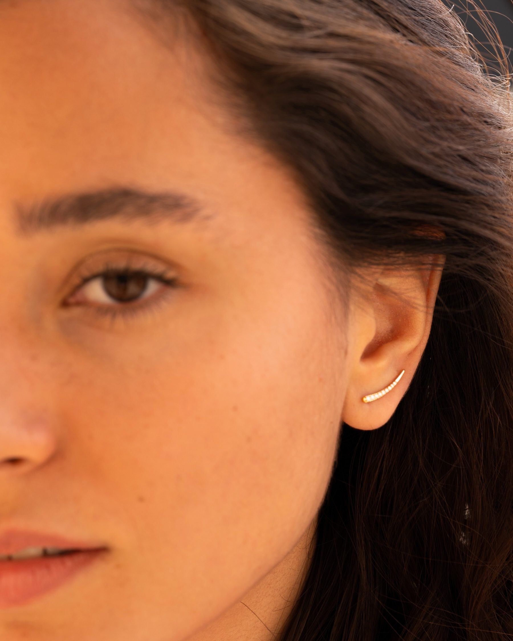 boucle d'oreille grimpante or jaune et diamants blancs or recyclé 18 carats stella aupiho joaillerie boucle d'oreille grimpante or jaune et diamants blancs or recyclé 18 carats stella aupiho joaillerie