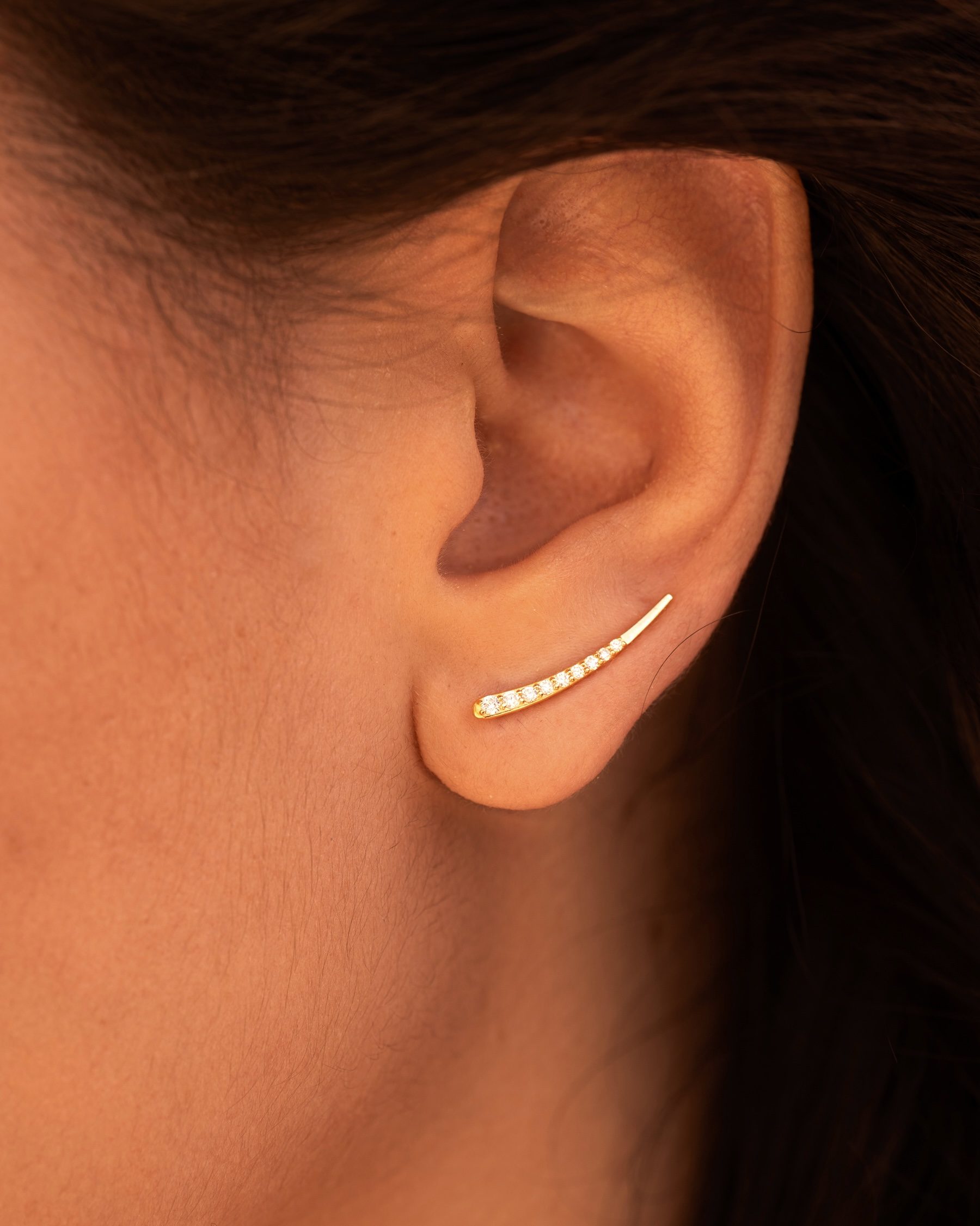 boucle d'oreille grimpante or jaune et diamants blancs or recyclé 18 carats stella aupiho joaillerie boucle d'oreille grimpante or jaune et diamants blancs or recyclé 18 carats stella aupiho joaillerie