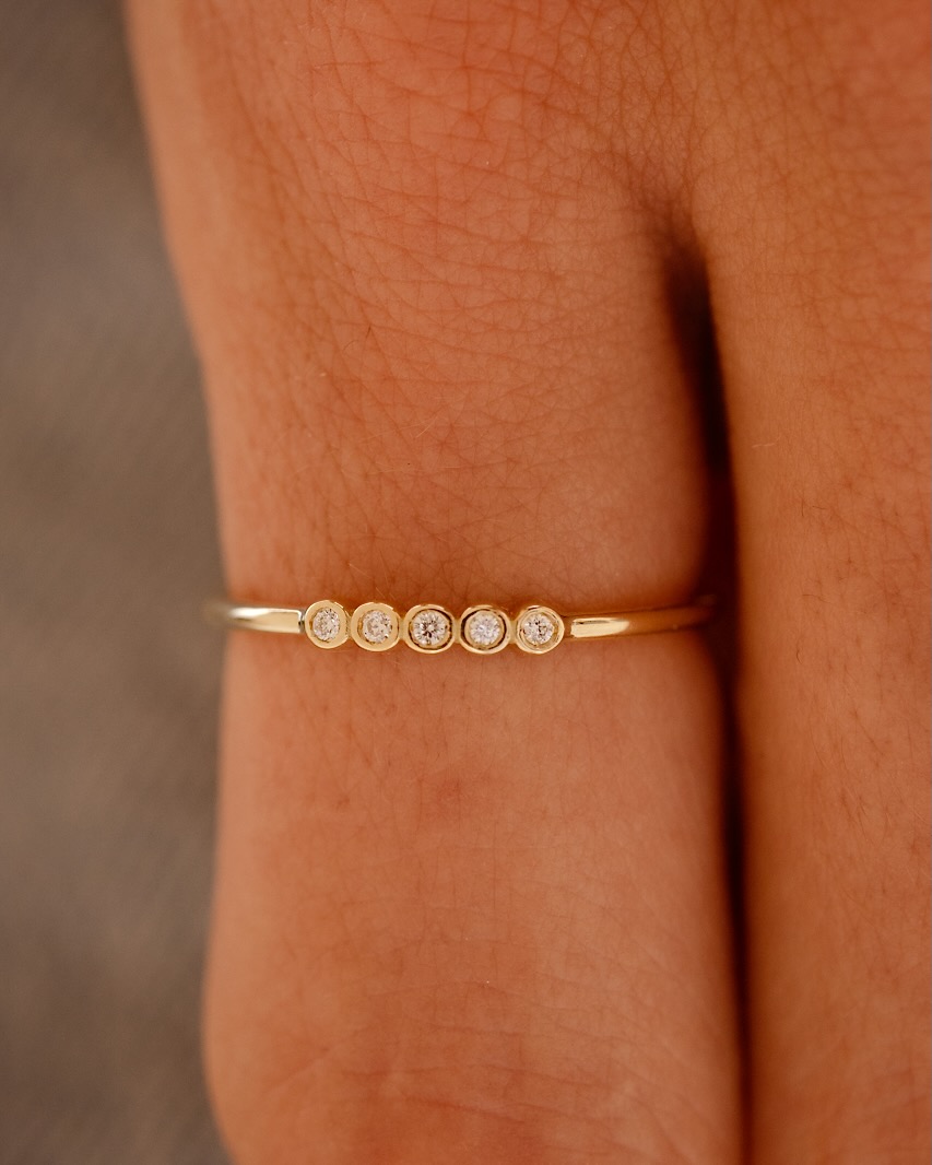 bague-fine-or-et-diamants-inès-aupiho-joaillerie bague-fine-or-et-diamants-inès-aupiho-joaillerie