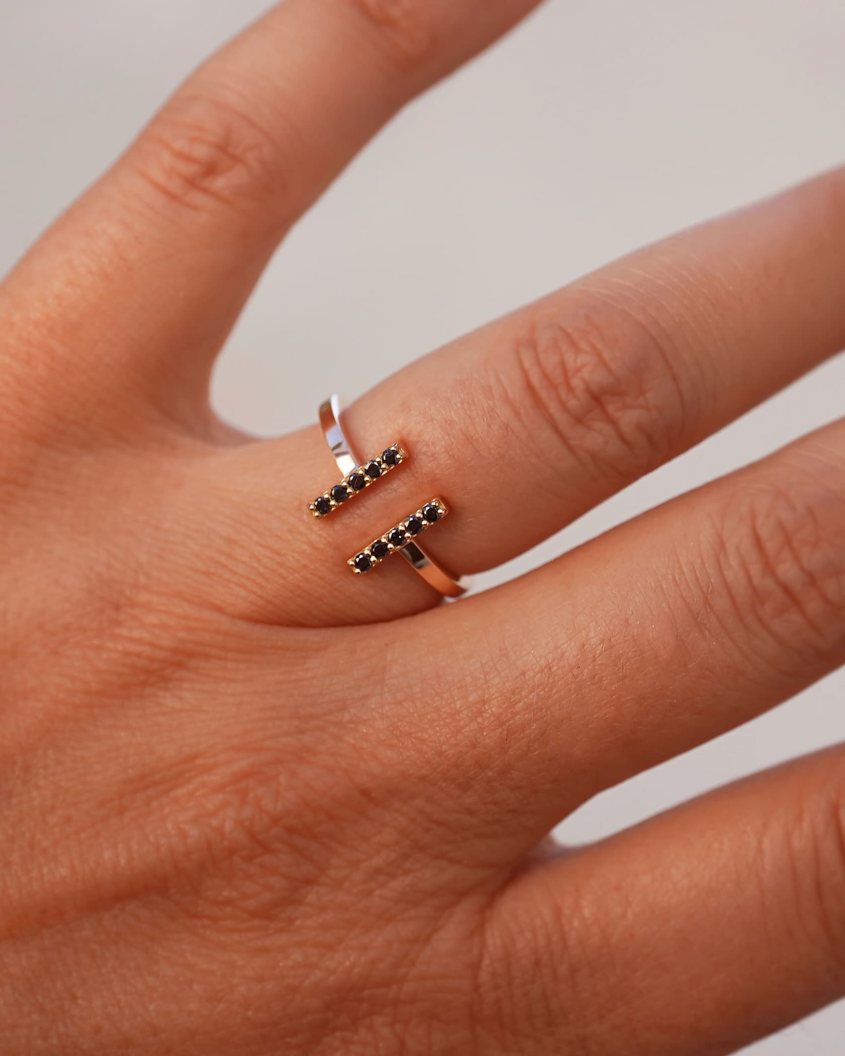 bague-or-rose-et-diamants-noirs-tandem-aupiho-joaillerie bague-or-rose-et-diamants-noirs-tandem-aupiho-joaillerie