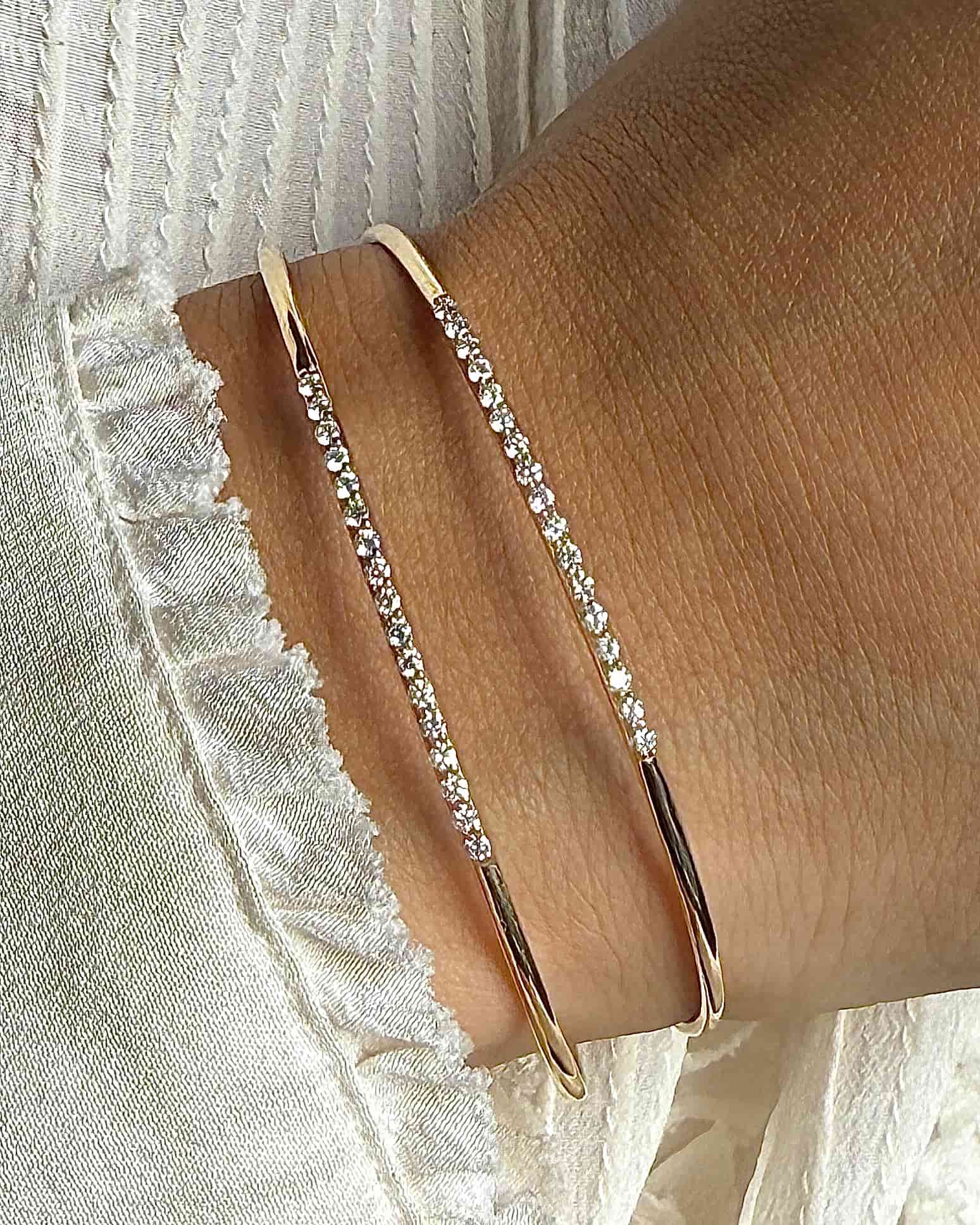 bracelet-jonc-en-or-18-carats-et-diamants-glam-aupiho-joaillerie bracelet-jonc-en-or-18-carats-et-diamants-glam-aupiho-joaillerie