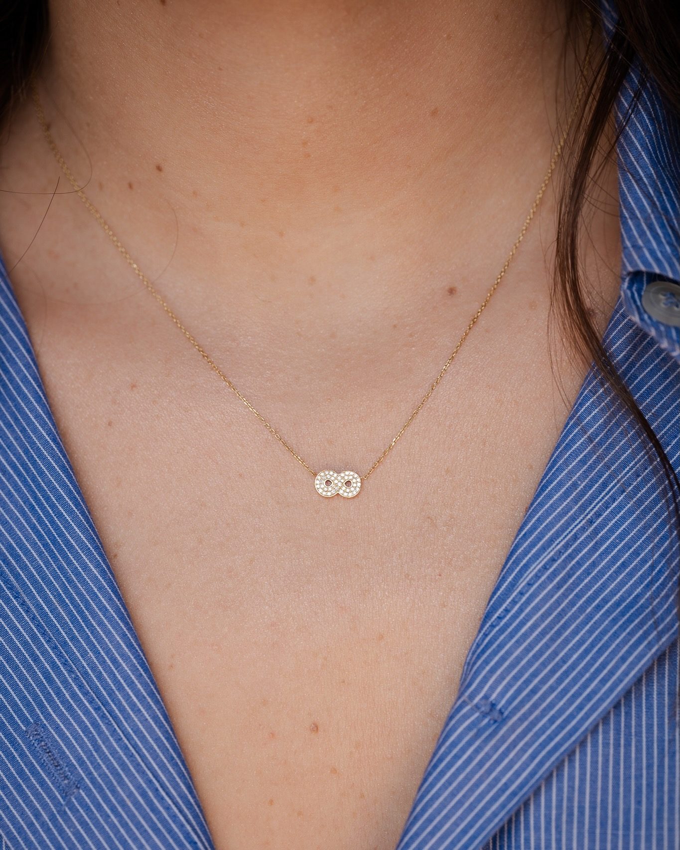 Collier infini pavé diamants or jaune et diamants blancs or recyclé 18 carats aria aupiho joaillerie