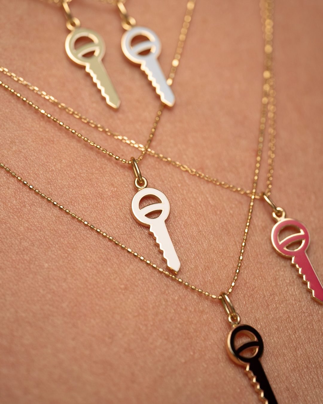 pendentif clé or jaune laqué or recyclé 18 carats colors aupiho joaillerie