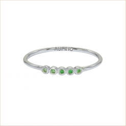 Bague-fine-tsavorites-vertes-orblanc-ines-aupiho-joaillerie