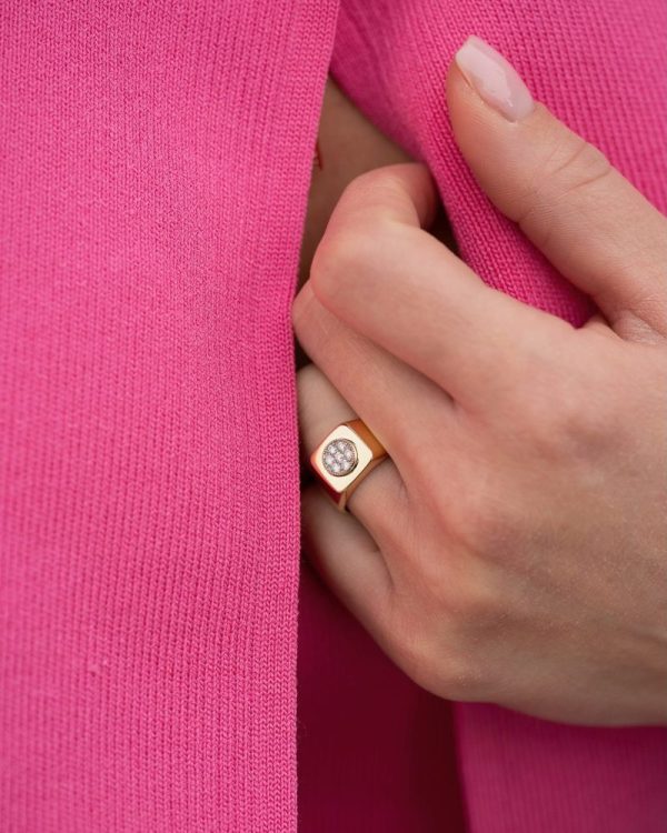 chevalière-or-et-diamants-nika-or-jaune-aupiho-joaillerie