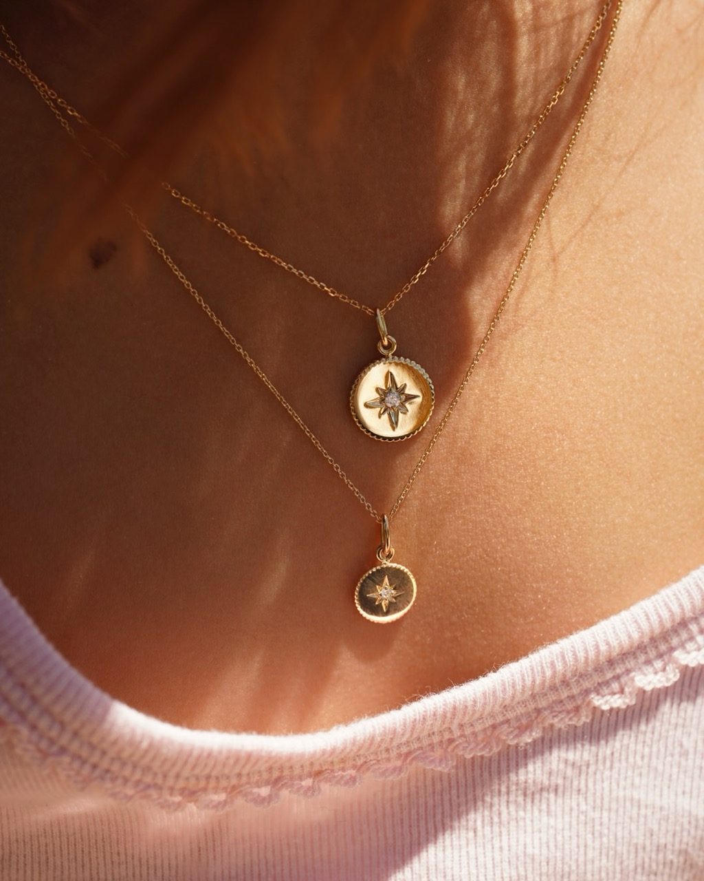 pendentif médaille étoile or jaune diamant blanc aupiho joaillerie pendentif médaille étoile or jaune diamant blanc aupiho joaillerie