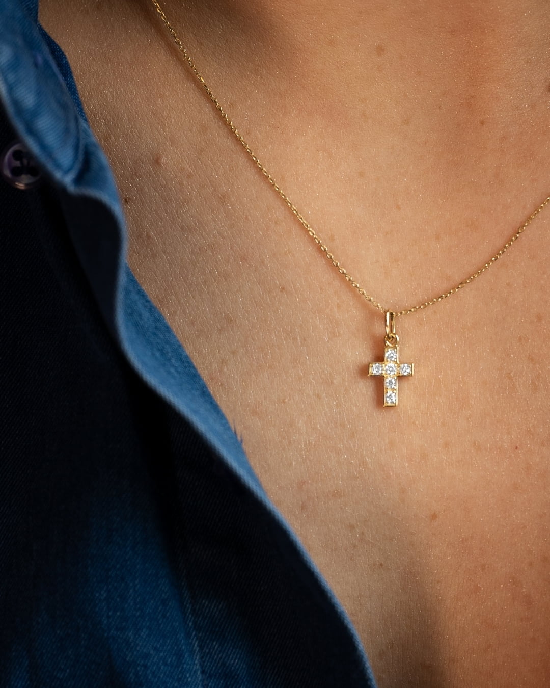 collier-croix-or-recyclé-diamants-eugénie-aupiho-joaillerie