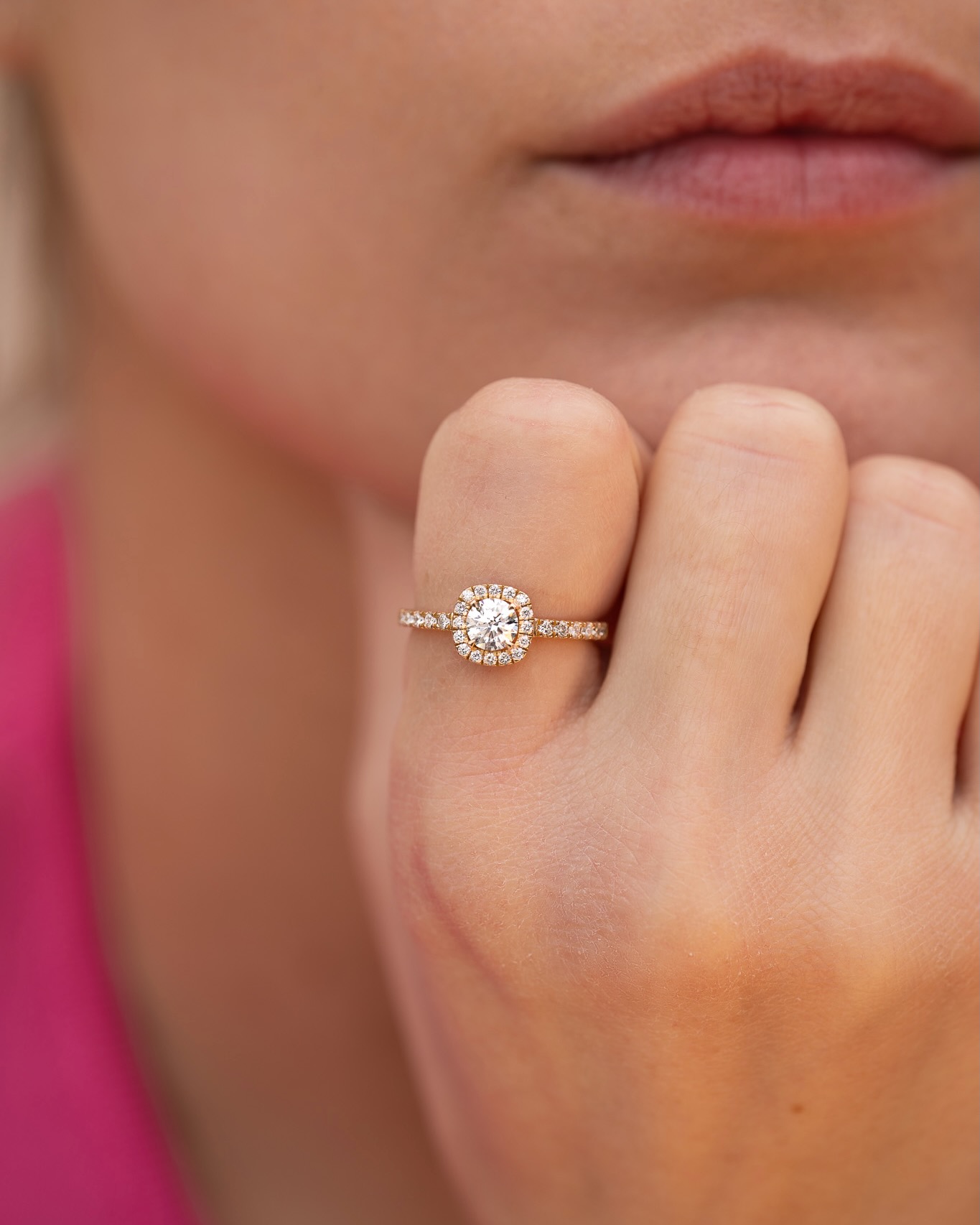 bague solitaire diamant rond pavé or jaune eden aupiho joaillerie