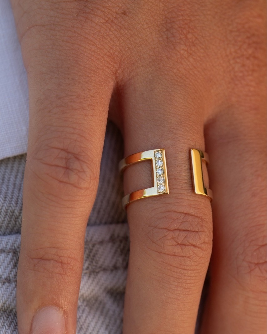 bague-large-or-18-carats-et-diamants-anna-aupiho-joaillerie bague-large-or-18-carats-et-diamants-anna-aupiho-joaillerie