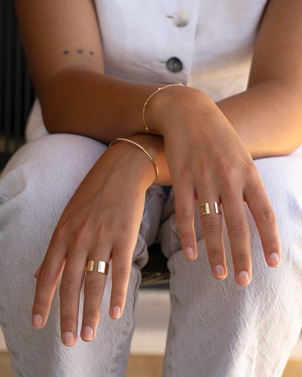 bague-large-or-jaune-18-carats-recycle-diamants-alexa-aupiho-joaillerie