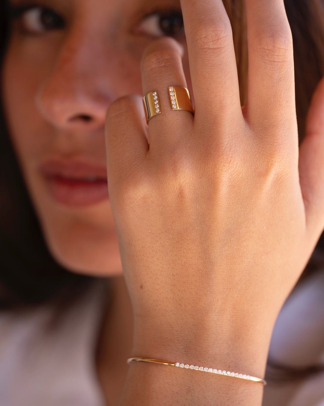 bague-large-or-jaune-18-carats-recycle-diamants-alexa-aupiho-joaillerie