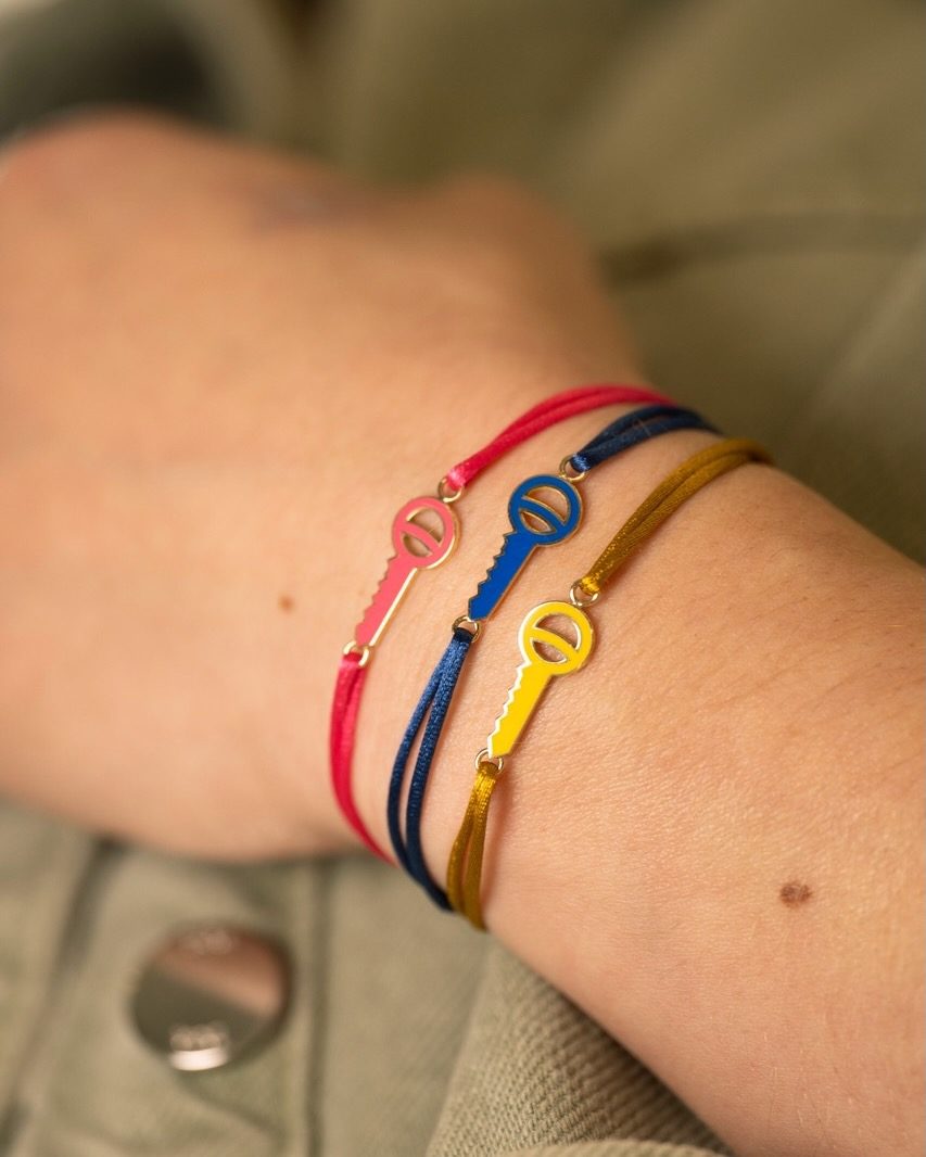 bracelet-cordon-clé-laque-colorée-or-jaune-colors-aupiho-joaillerie Bracelet cordon clé laque Sésame Colors bracelet cordon cle laque coloree or jaune colors aupiho joaillerie