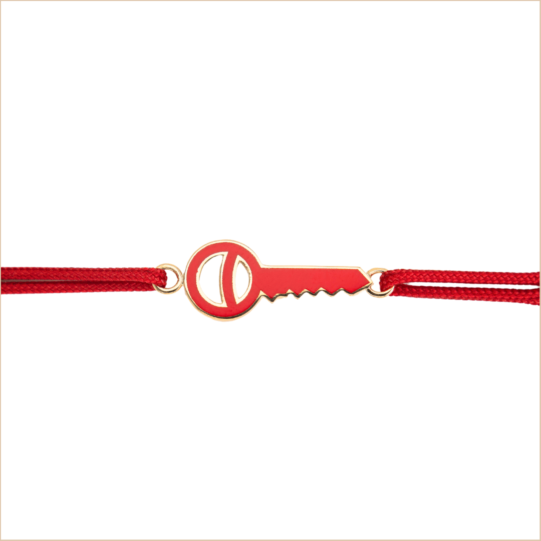 bracelet-cordon-clé-or-jaune-laque-rouge-colors-aupiho-joaillerie bracelet cordon clé laque rouge or jaune colors aupiho joaillerie