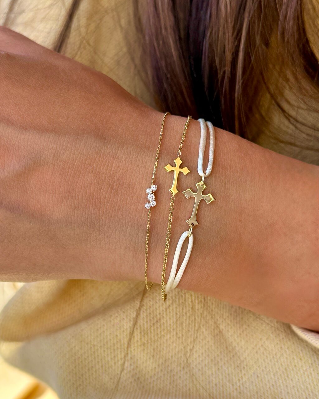 bracelet-cordon-croix-en-or-illusion-aupiho-joaillerie
