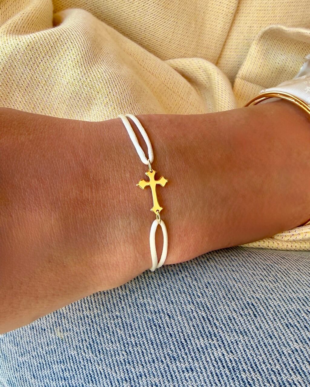 bracelet-cordon-croix-or-illusion-aupiho-joaillerie