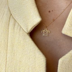collier-pendentif-tortue-or-jaune-18-carats-aupiho-joaillerie
